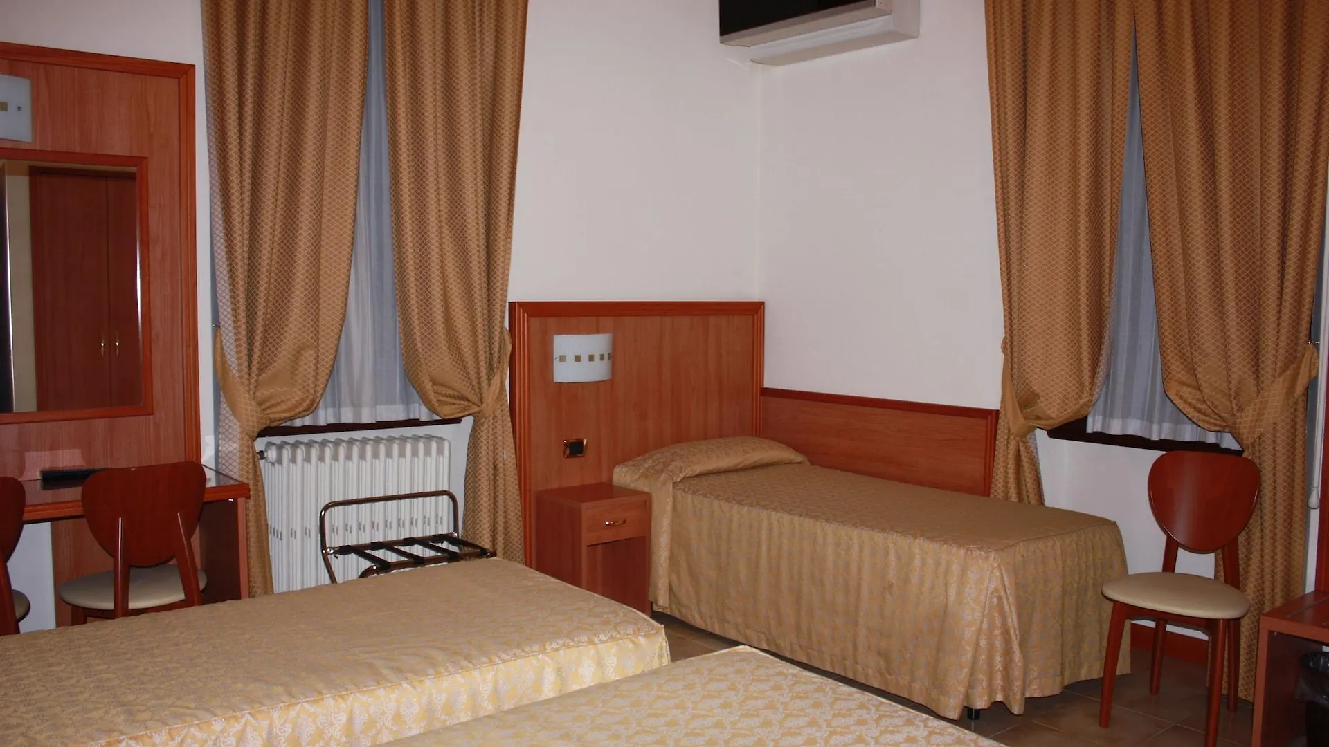 Piccolo Hotel Milán 3*,