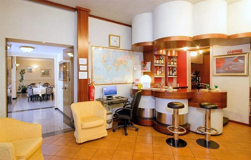 ***  Piccolo Hotel Milano Italia